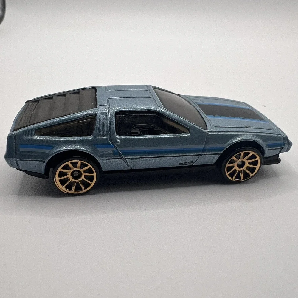 2009 Hot Wheels DMC Delorean Blue HW The '80s Diecast Toy Race CAR